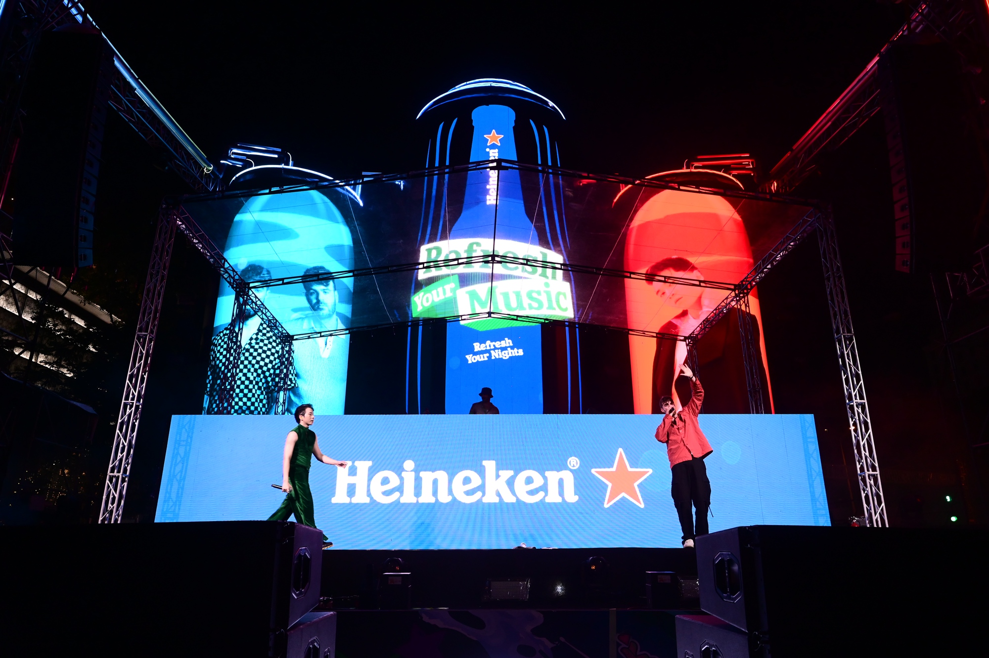 Thu Minh, Karik tương tác đốt cháy sân khấu Heineken Refresh cùng bộ đôi The Chainsmokers - Ảnh 3.