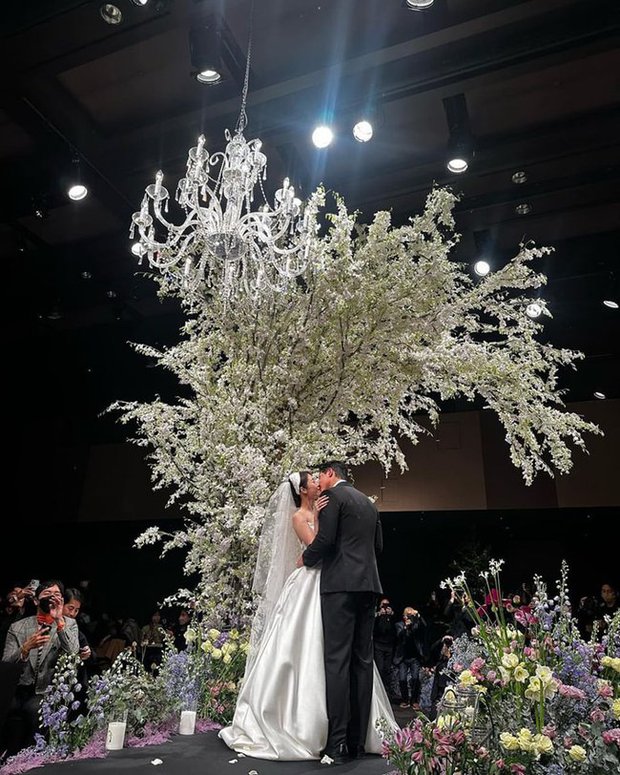 IU - Lee Hong Ki hát mừng trong đám cưới Jiyeon, chú rể nhảy hit của T-ara cực đáng yêu - Ảnh 10.