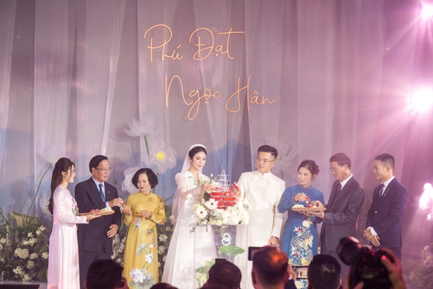Lễ cưới của Hoa hậu Ngọc Hân: Cô dâu được chồng tặng quà bí mật, dàn mỹ nhân đổ bộ giữa không gian đẹp như mơ - Ảnh 28.