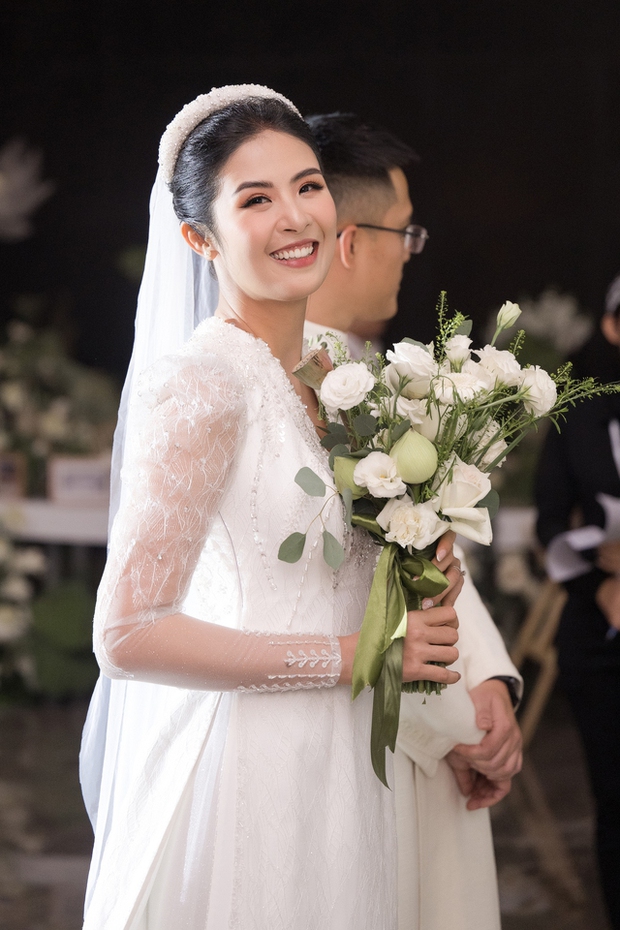 Lễ cưới của Hoa hậu Ngọc Hân: Cô dâu được chồng tặng quà bí mật, dàn mỹ nhân đổ bộ giữa không gian đẹp như mơ - Ảnh 18.