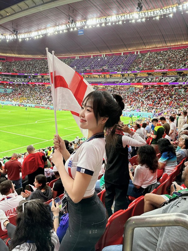 Hot girl Việt Nam sang Qatar xem World Cup 2022, cứ mặc áo đội nào là đội đó về nước - Ảnh 6.