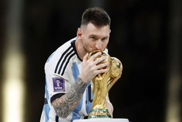 Cầu thủ Argentina cắt tan hoang mành lưới, chia nhau mỗi người 1 mảnh mang về - Ảnh 7.