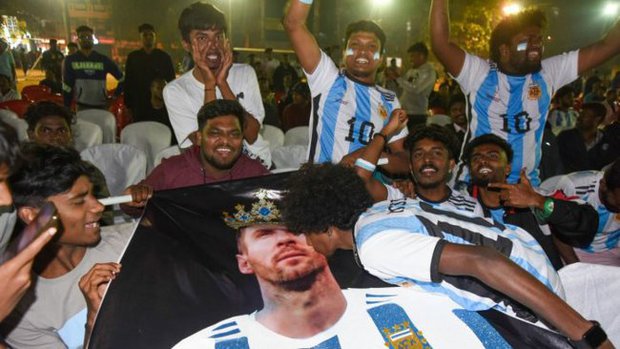 Khi tất cả cảm xúc đều bùng nổ: Hình ảnh cả thế giới dõi theo và ăn mừng trận chung kết World Cup hay nhất lịch sử - Ảnh 16.