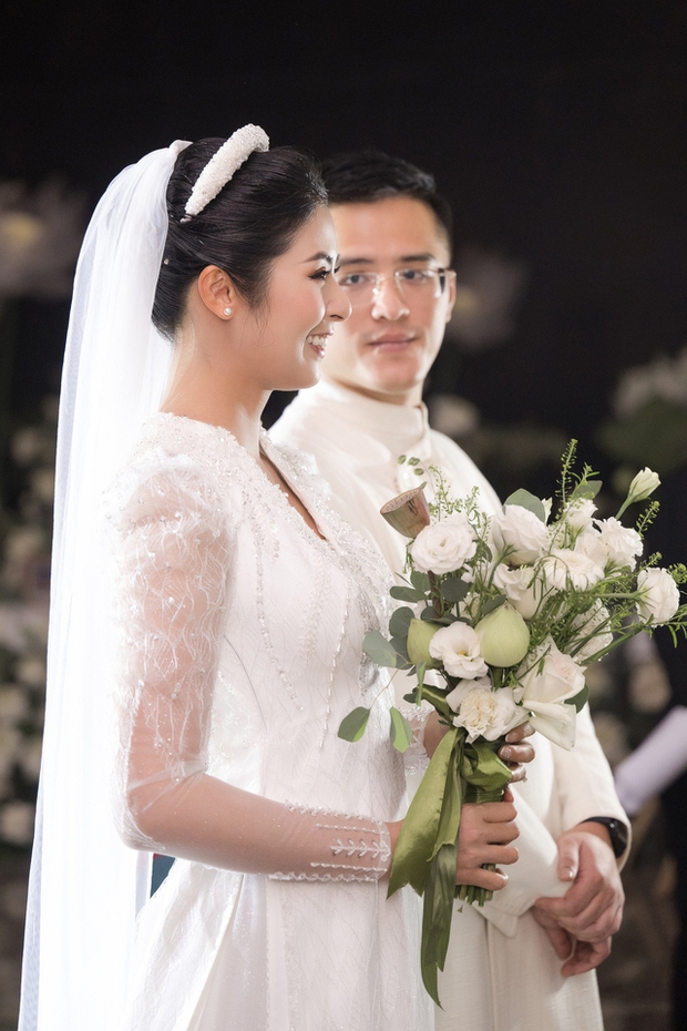 Lễ cưới của Hoa hậu Ngọc Hân: Cô dâu được chồng tặng quà bí mật, dàn mỹ nhân đổ bộ giữa không gian đẹp như mơ - Ảnh 19.