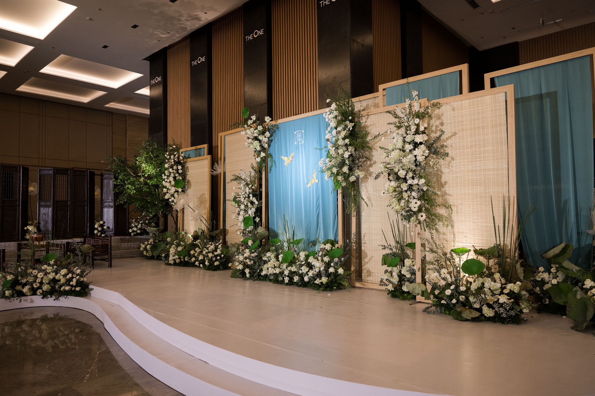 Lễ cưới của Hoa hậu Ngọc Hân: Cô dâu được chồng tặng quà bí mật, dàn mỹ nhân đổ bộ giữa không gian đẹp như mơ - Ảnh 3.