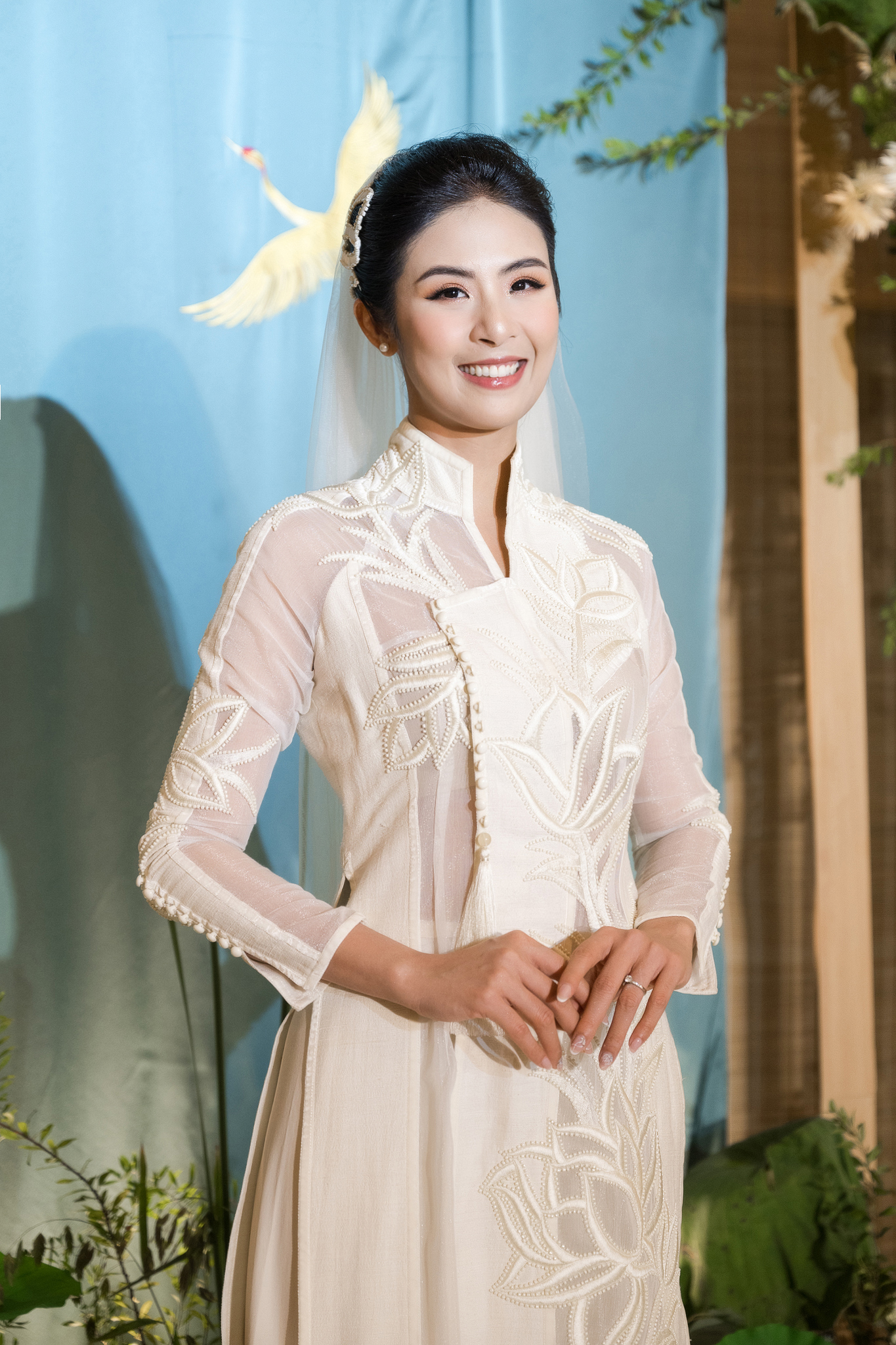 Lễ cưới của Hoa hậu Ngọc Hân: Cô dâu được chồng tặng quà bí mật, dàn mỹ nhân đổ bộ giữa không gian đẹp như mơ - Ảnh 12.