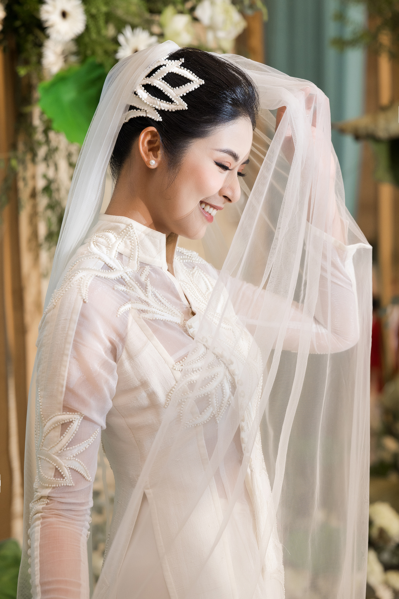 Lễ cưới của Hoa hậu Ngọc Hân: Cô dâu được chồng tặng quà bí mật, dàn mỹ nhân đổ bộ giữa không gian đẹp như mơ - Ảnh 11.